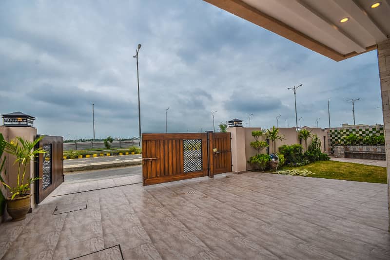 One Kanal Gorgeous Bungalow Situated At Most Prime Location Direct Approach 5