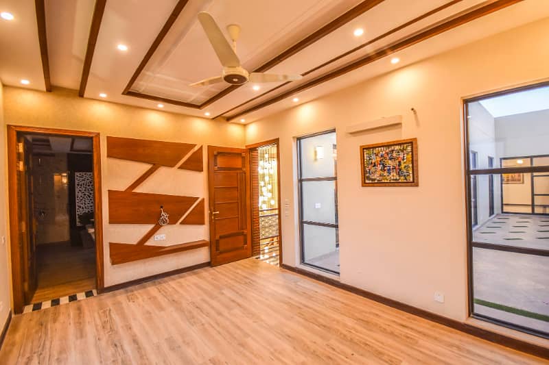 One Kanal Gorgeous Bungalow Situated At Most Prime Location Direct Approach 13