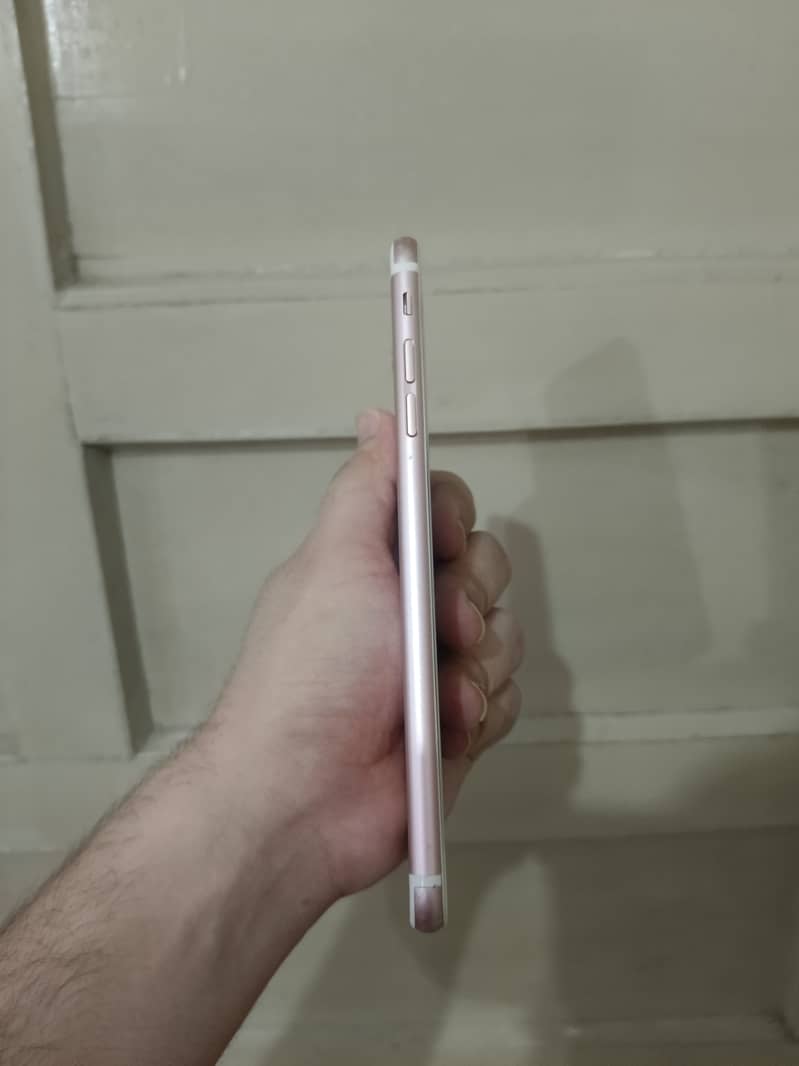 Apple iPhone 6s Plus With Box & Charger 2