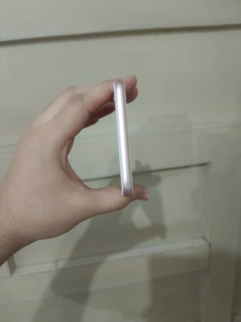 Apple iPhone 6s Plus With Box & Charger 3