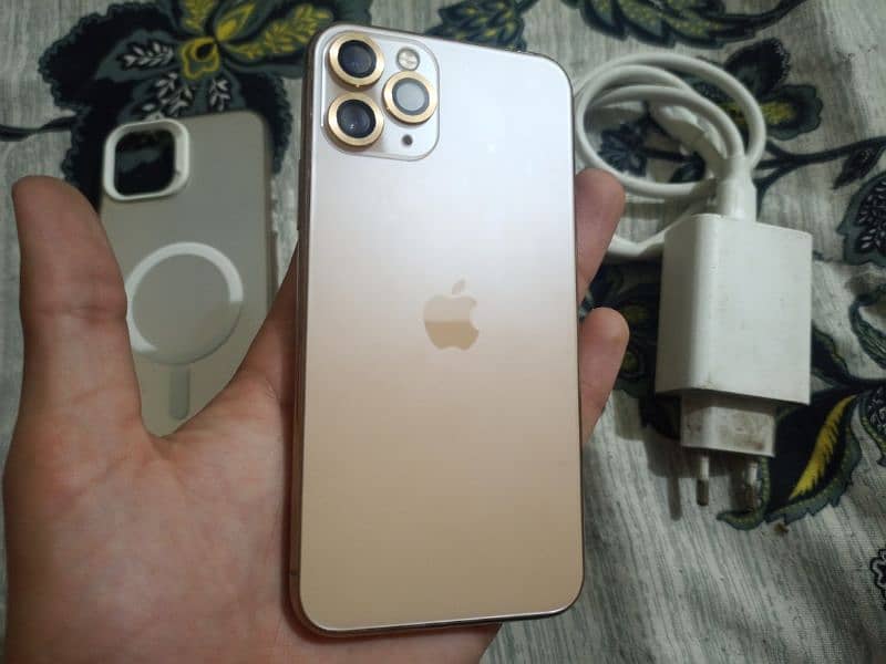 Apple iPhone 11 Pro Gold Factory Unlocked 64 Gb With Charger 0