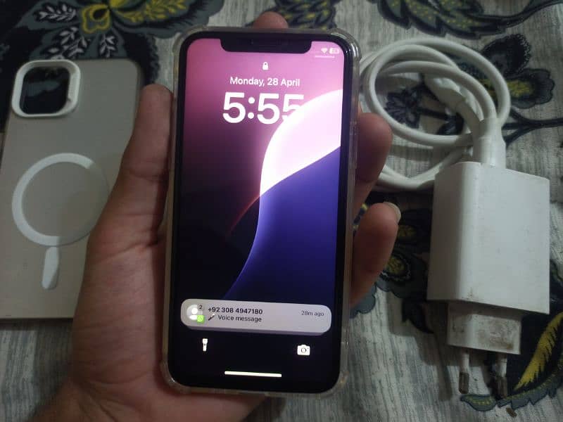Apple iPhone 11 Pro Gold Factory Unlocked 64 Gb With Charger 2