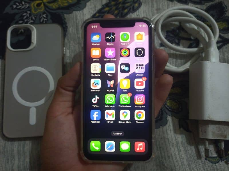 Apple iPhone 11 Pro Gold Factory Unlocked 64 Gb With Charger 4