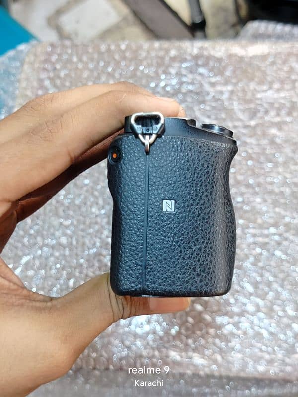 Sony a6300 Mirrorless body | in good condition 3