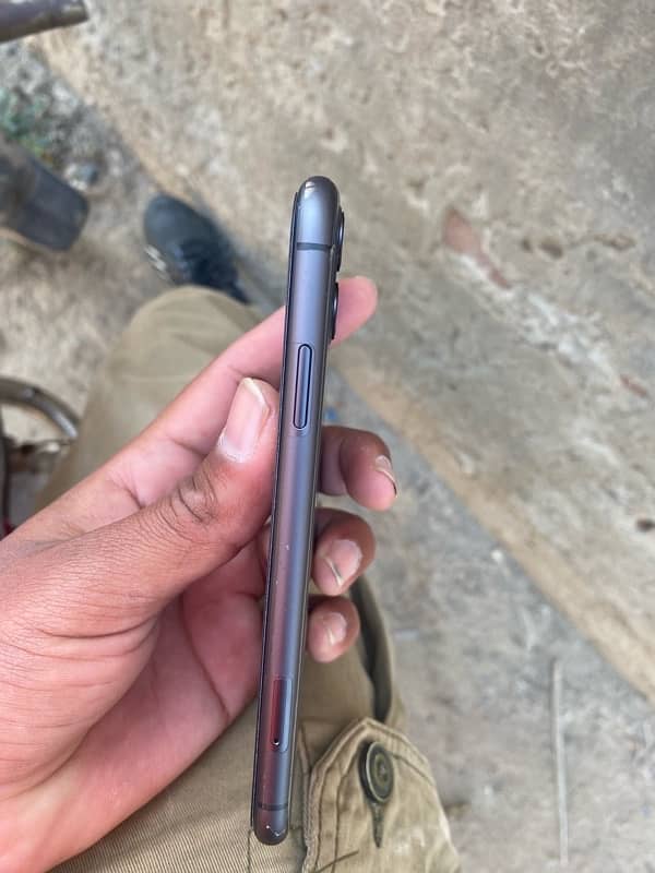 iphone 11.10/10.6 month apple warranty. 4