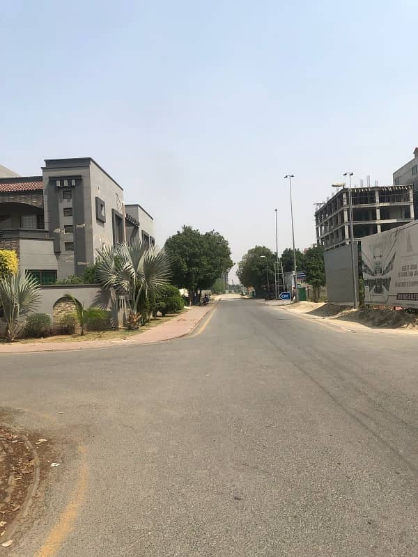BUILDER LOCATION PLOT FOR SALE IN BAHRIA TOWN 2