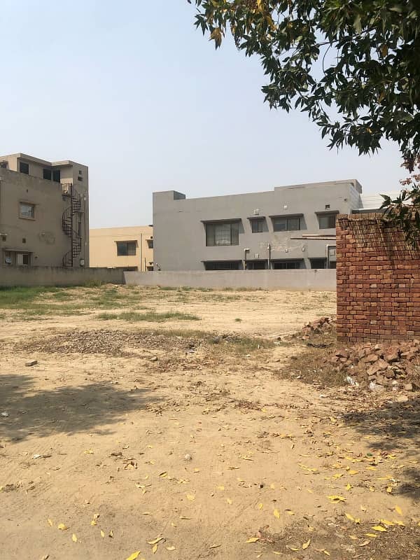 BUILDER LOCATION PLOT FOR SALE IN BAHRIA TOWN 3