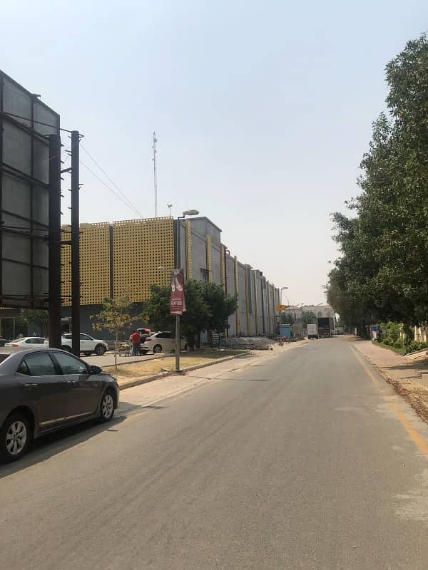 BUILDER LOCATION PLOT FOR SALE IN BAHRIA TOWN 4