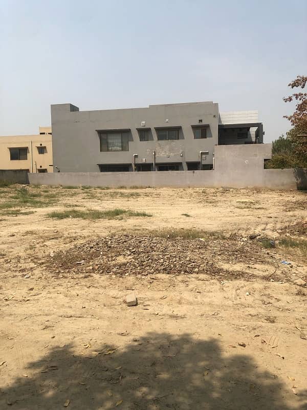 BUILDER LOCATION PLOT FOR SALE IN BAHRIA TOWN 0