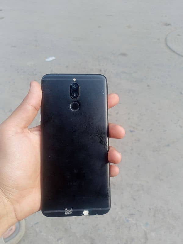Huawei mate 10 lite gb4 64memory hai non  pta ha 2