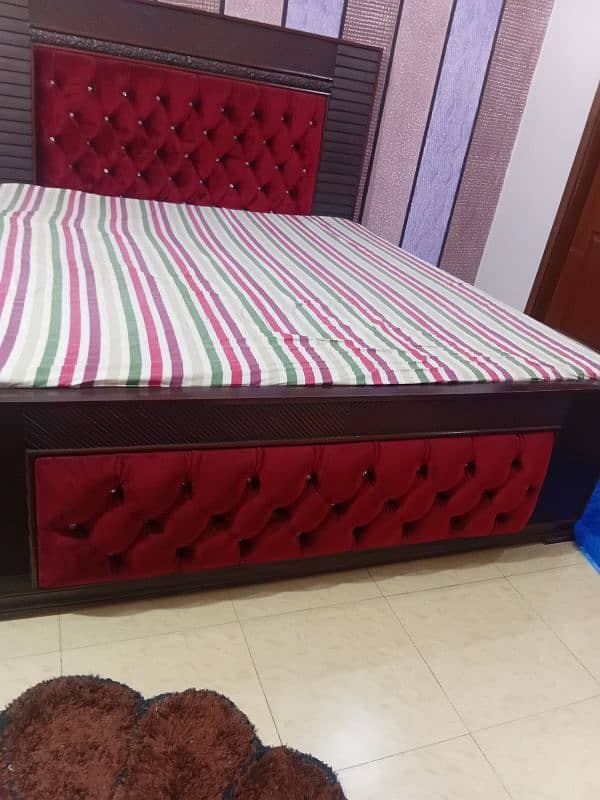 Black wooden King size bed for sale 1