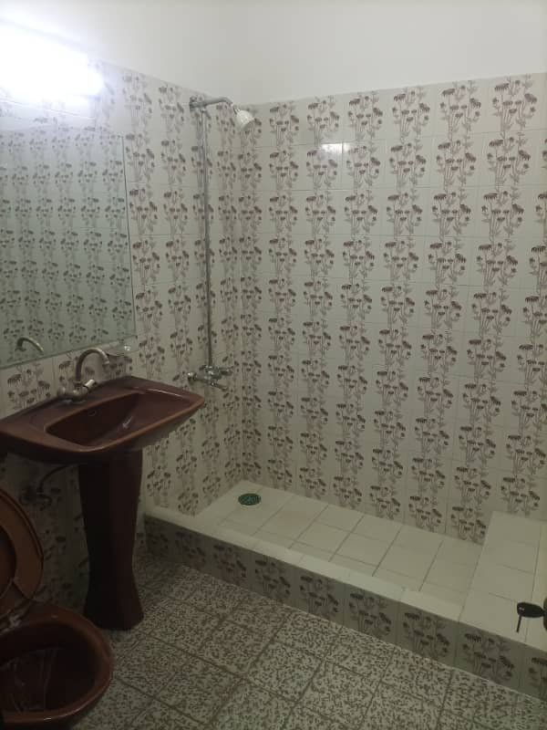 1 kanal House silent office only mian road ka sth 6