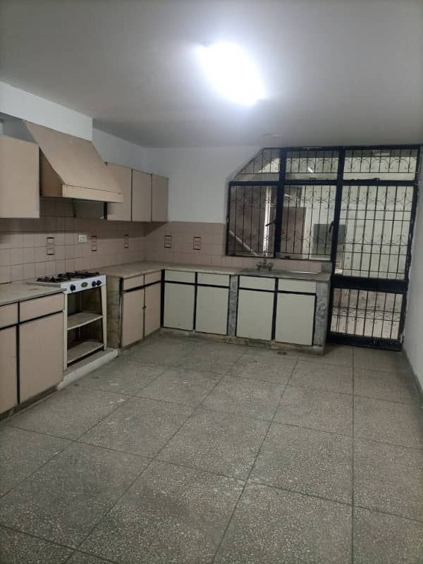 1 kanal House silent office only mian road ka sth 8
