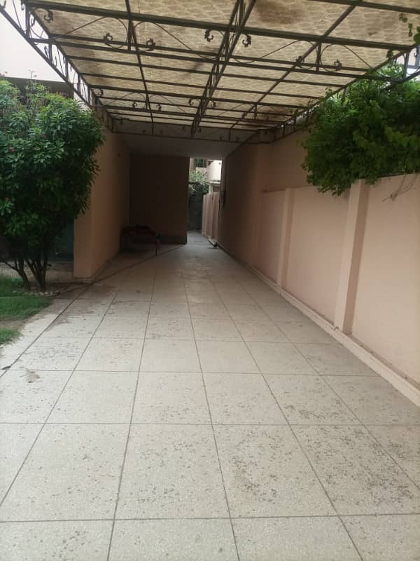 1 kanal House silent office only mian road ka sth 16