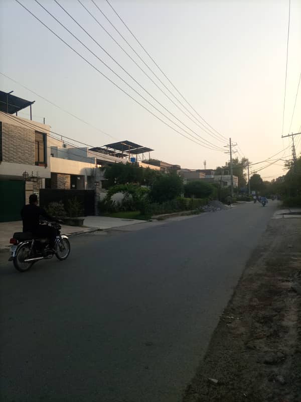 1 kanal House silent office only mian road ka sth 19