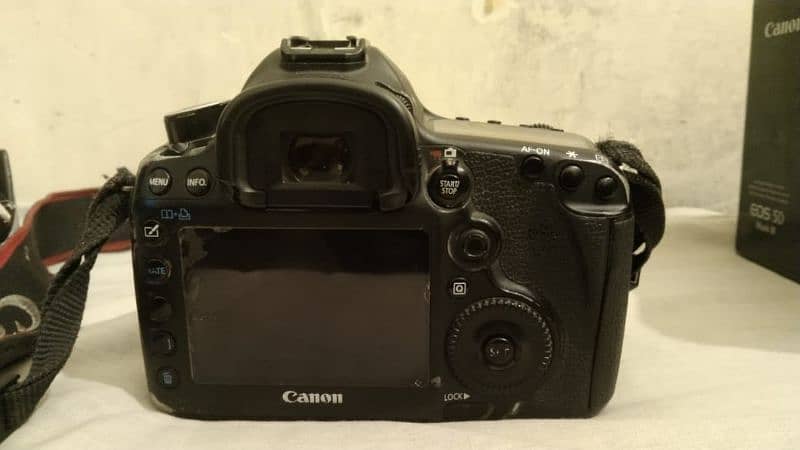 Canon 5D Mark 3 (Mark iii) + 85mm f1.4 Sigma DG HSM 12