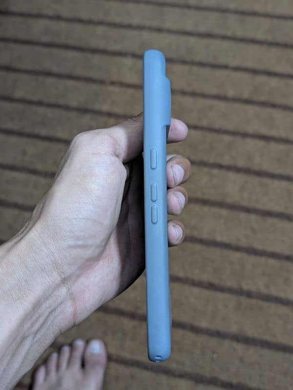 back cover of google pixel 8 pro 4