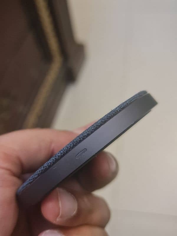 Native Union Drop Fast Wireless Charger Compatible iphone & Android 4
