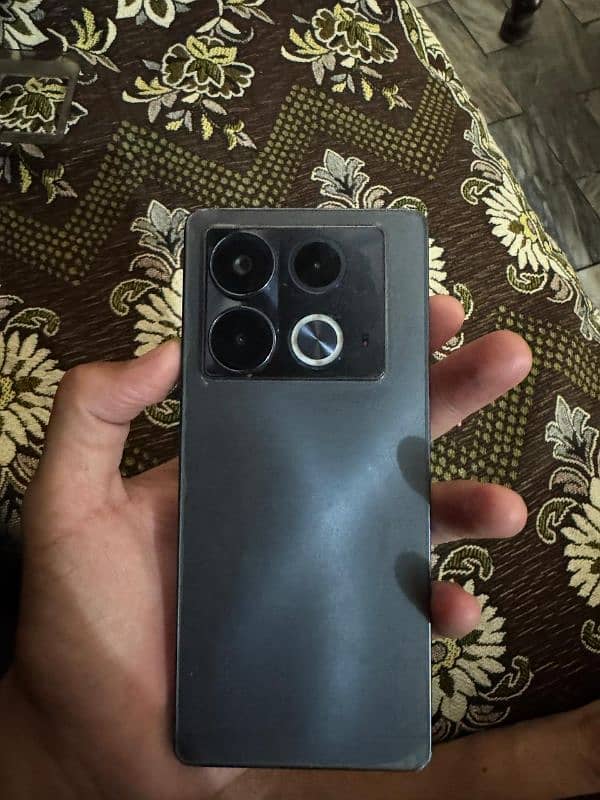 Note 40 0