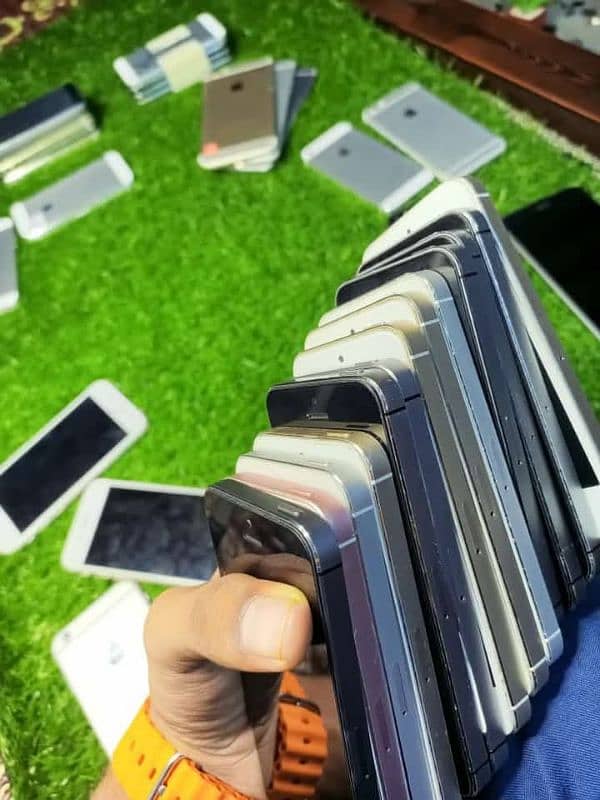 iPhone 5s 64gb PTA Approved Different Colours Available 1