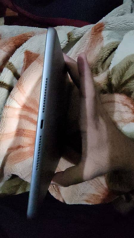 Apple Ipad 5th Gen 10/10Condition 128GB 6