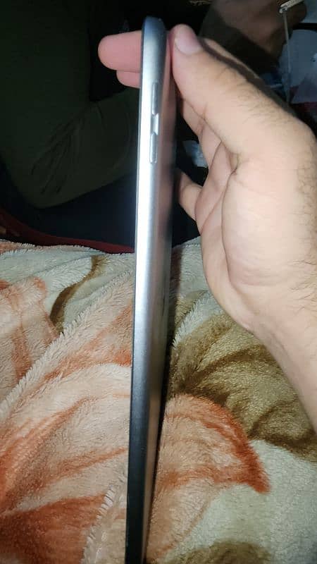 Apple Ipad 5th Gen 10/10Condition 128GB 7