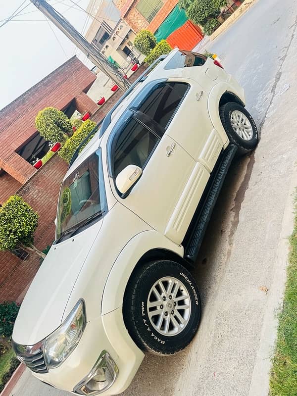 Toyota Fortuner V 2013 4