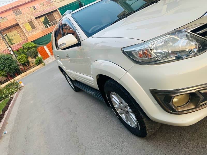 Toyota Fortuner V 2013 5