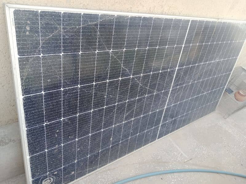 Broken Solor panal 585 watt 0