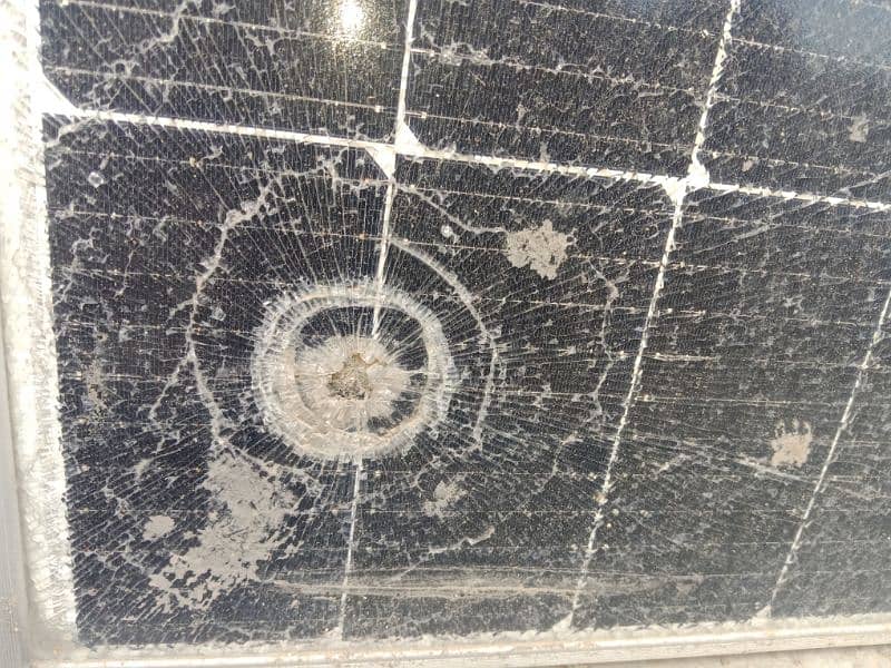 Broken Solor panal 585 watt 2