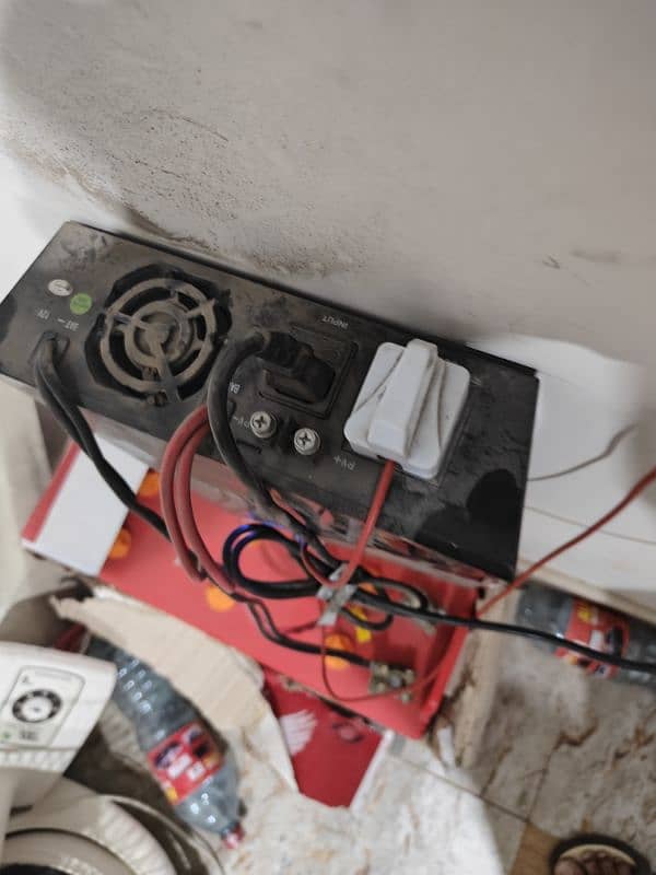 ups with battery 10/10 condition 1