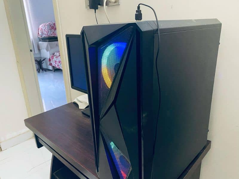 Gaming PC 10/10 condition 5