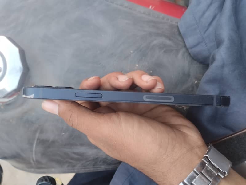 Iphone 12 for sale 64 gb 10/10 condition 3