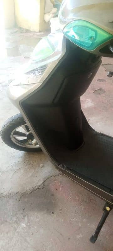 Electric Scooty with brand new battery 2