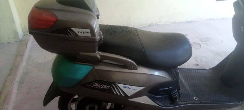 Electric Scooty with brand new battery 3