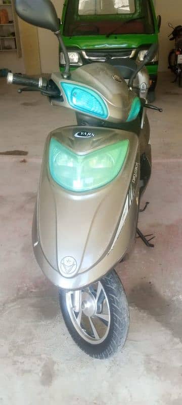 Electric Scooty with brand new battery 5