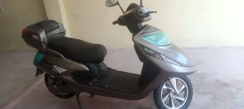 Electric Scooty with brand new battery 7