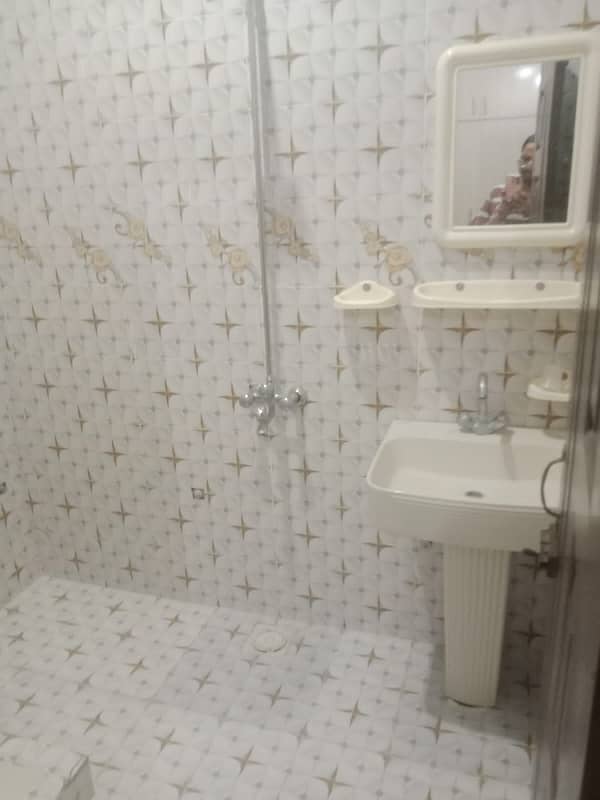 Ghouri town pH 7 House For Rent water electrity Available 9