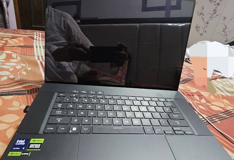 ASUS ROG Zephyrus G16 (2024) Ultimate Gaming Beast 7