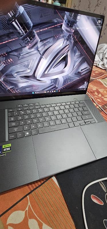 ASUS ROG Zephyrus G16 (2024) Ultimate Gaming Beast 8