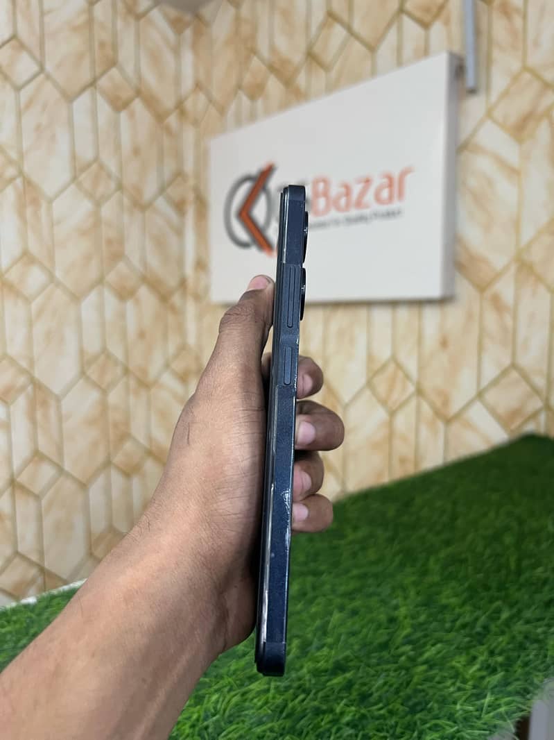 Infinix Hot 30 8/128 With Box & Cover 2