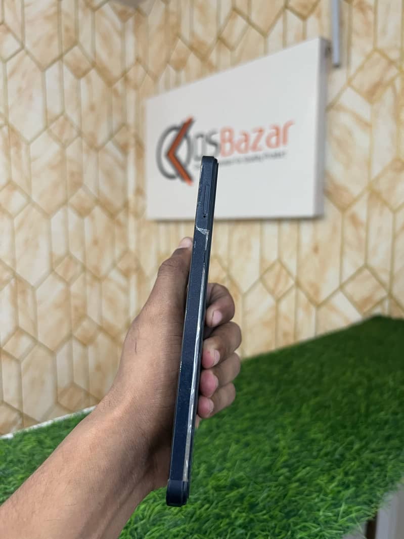 Infinix Hot 30 8/128 With Box & Cover 3