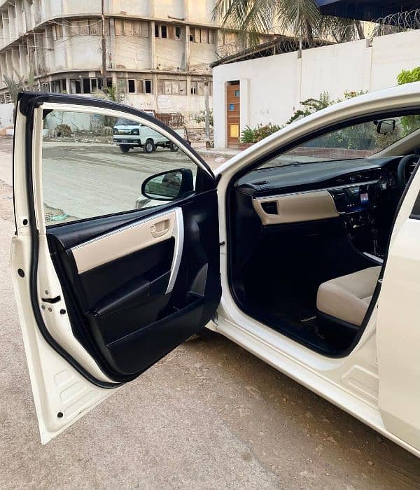 Toyota Corolla GLI 2017,automatic white 4