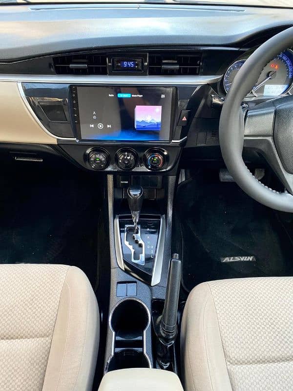 Toyota Corolla GLI 2017,automatic white 6