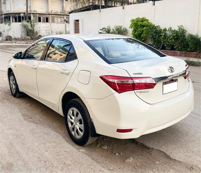 Toyota Corolla GLI 2017,automatic white 1