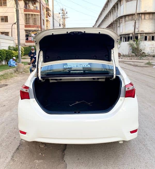 Toyota Corolla GLI 2017,automatic white 15