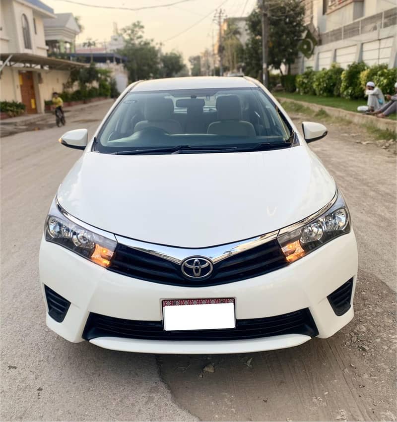 Toyota Corolla GLI 2017,automatic white 18