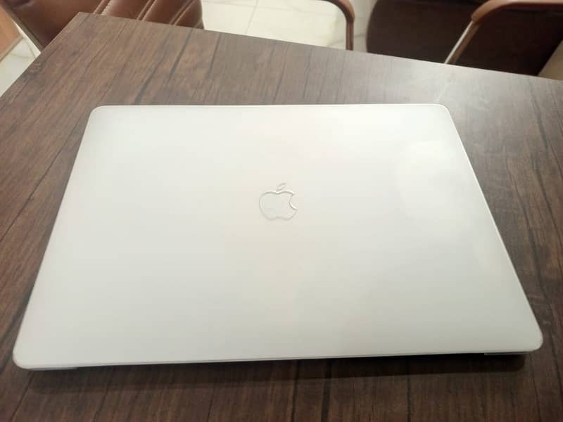 Apple Laptop 16” MacBook Pro 2019 - Retina Display with touch bar 3