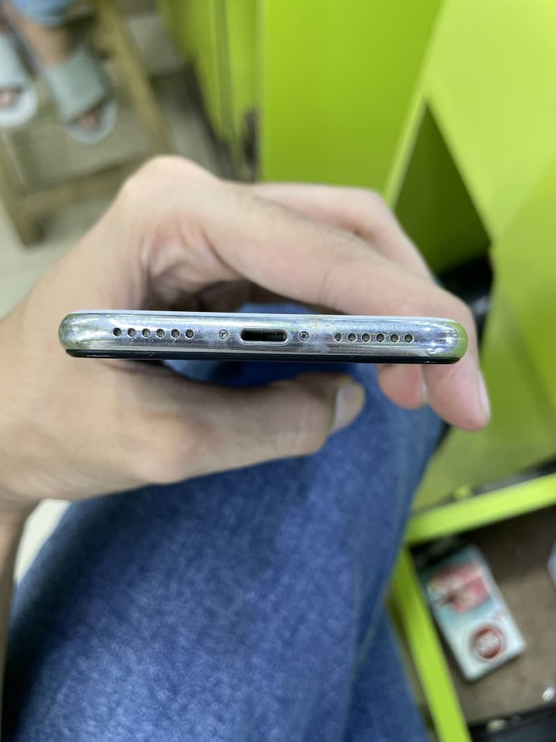 iPhone X 3