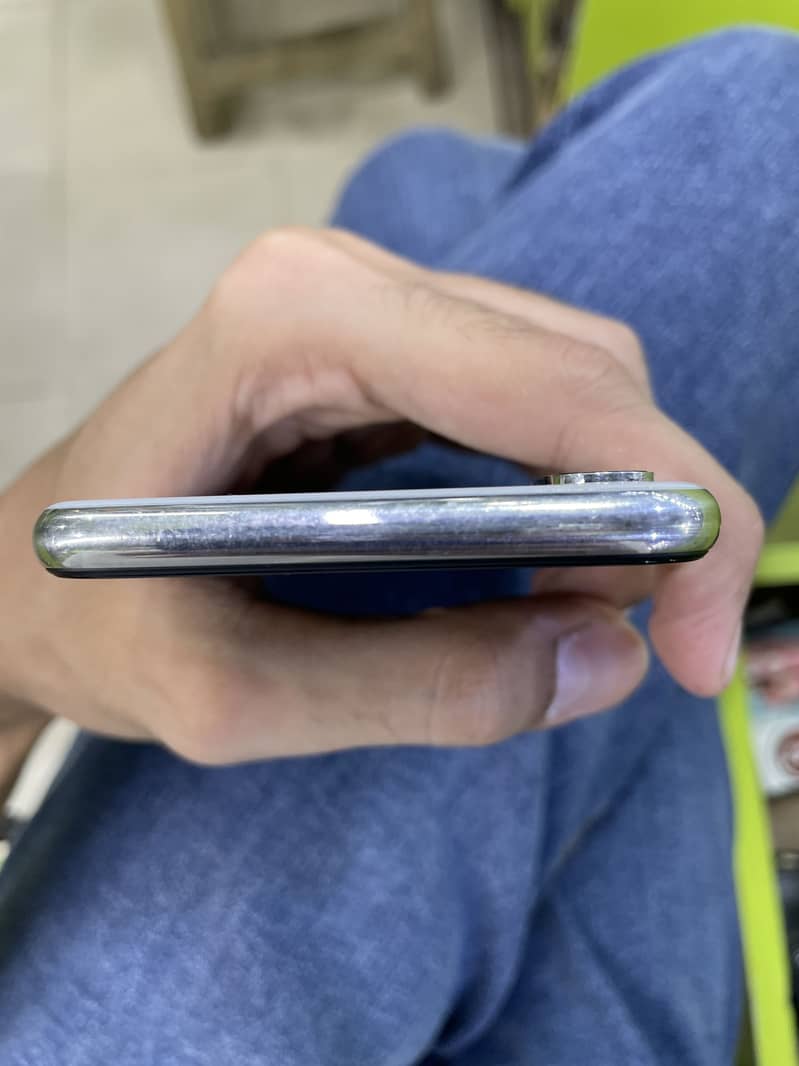iPhone X 4